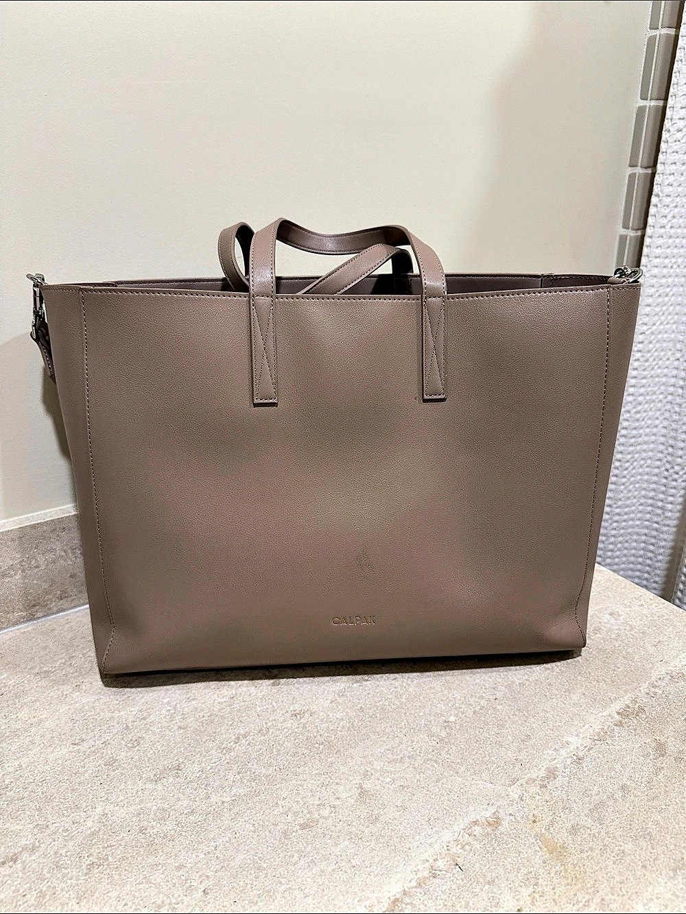 Calpak Haven 16" Laptop Tote Bag
in Taupe